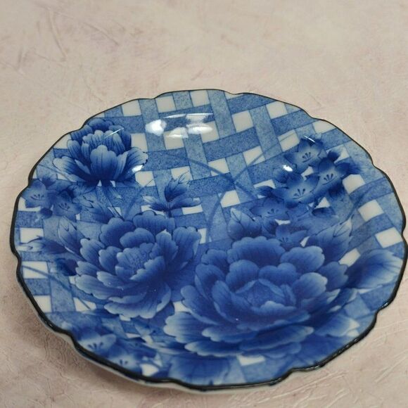 Vintage Takahashi blue & white 4.5" Floral trinket dish - Picture 4 of 5